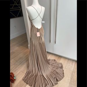 Fame & Partners beautiful high slit dress NWT